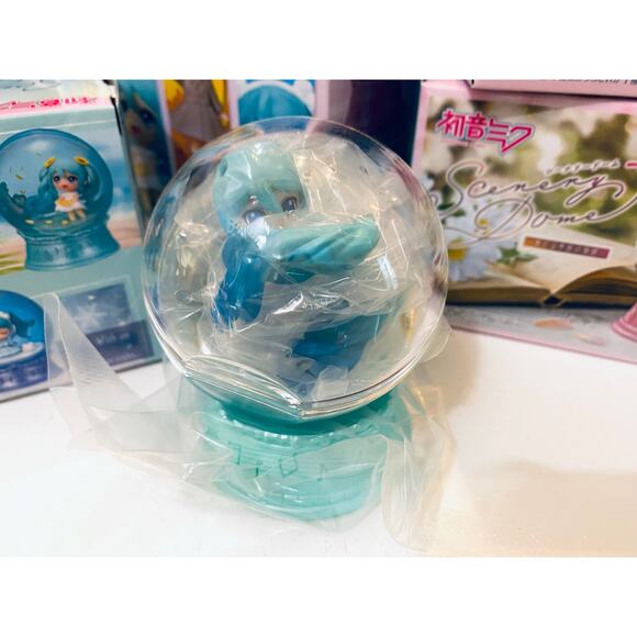 Hatsune Miku Globe Figure Performance of the Seasonal Story "Memories of Summer" - Picture 1 of 7
